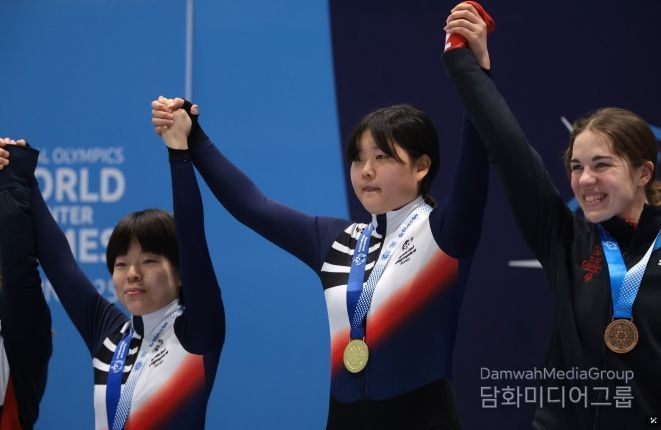 리노 동계 스페셜올림픽서 3관왕. (가운데 박하은 선수).