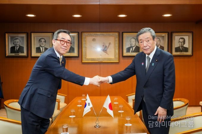 면담 사진(모리야마 간사장)