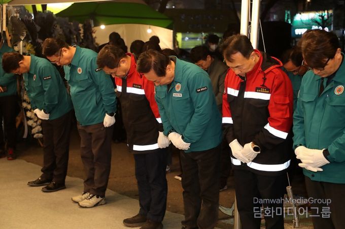 권기창 안동시장, 시민분향소 찾아 합동 분향