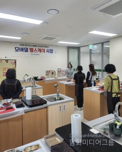 보건소에서 진행한 모바일 헬스케어 모습