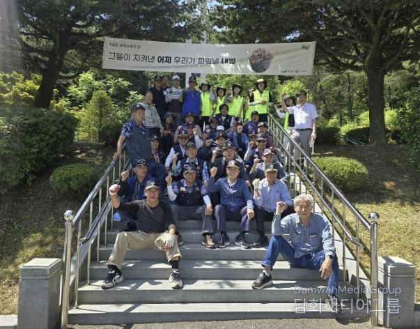 충령사 환경정비에 참여한 보훈단체 회원들의 활동 모습