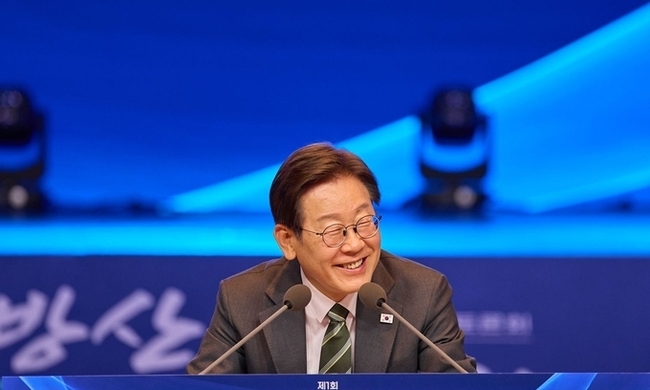 이재명 대통령, 제1회 방위산업의 날 토론회 주재… “K-방산, 미래 전략산업으로 도약”