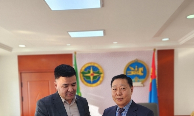 “한몽 우정의 가교” 몽골 투브아이막 도지사, 이연상 전 한인회장에 공로 메달