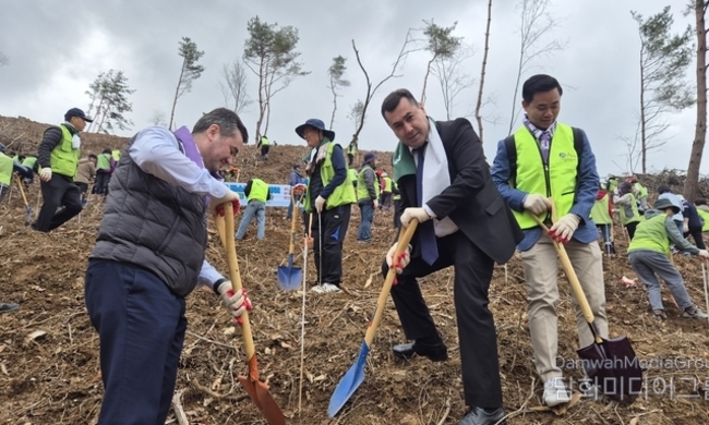 식목일에 피어난 법화, "벽사초불정사 ‘우담바라 친견법회’ 주목"