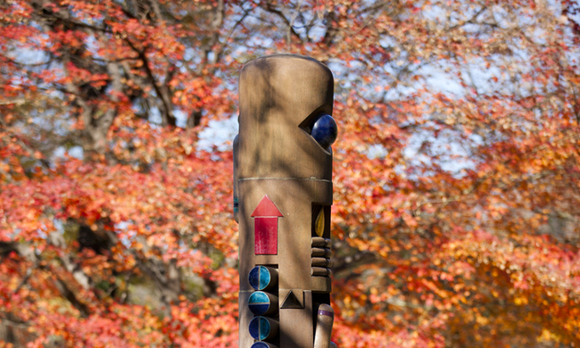 [담화총사의 올림픽2] 색으로 세운 시詩, "디마스 마세도의 우화적인 기둥"