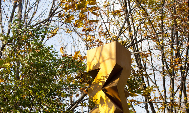 [담화총사의 올림픽 ⑤] “황금빛 기둥에 담긴 건축적 철학”