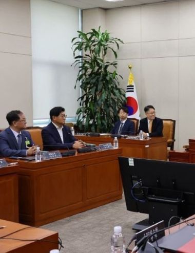 성일종 국회 국방위원장, 방위산업의 날 맞아 K-방산 공로자 표창 수여!