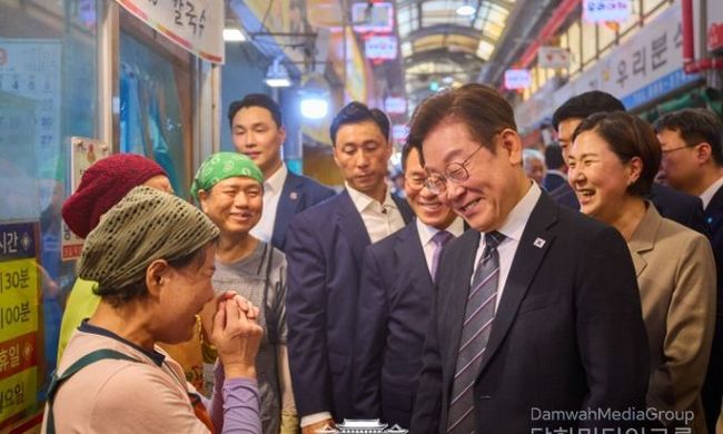 이재명 대통령, 인천 미추홀구 용현시장 방문