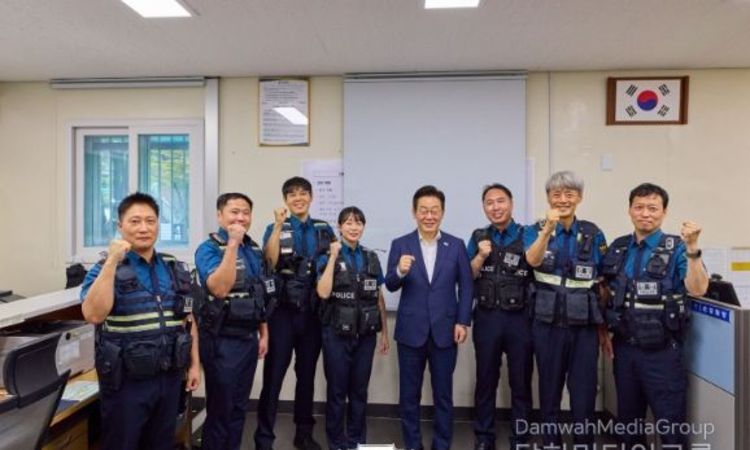 이재명 대통령, 추석 치안 현장 격려 방문