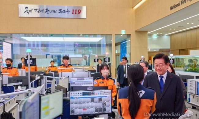 이재명 대통령, 소방청 119 종합상황실 및 국세청 격려 방문