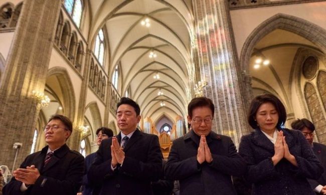 이재명 대통령과 김혜경 여사, 명동대성당 성탄 미사