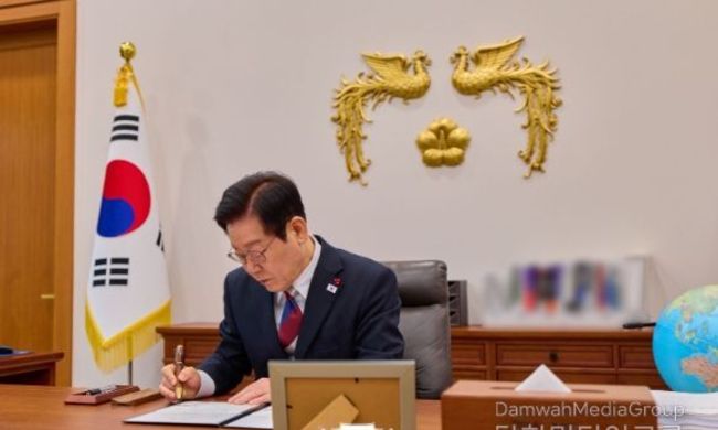 이재명 대통령, 청와대 첫 출근…국가위기관리센터 방문·점검