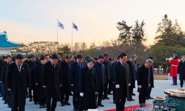 이재명 대통령, 새해 현충원 참배