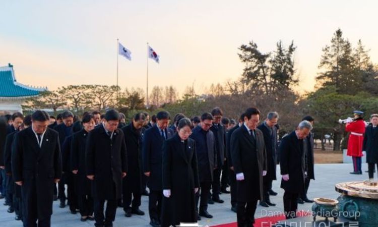 이재명 대통령, 새해 현충원 참배