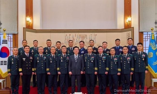 이재명 대통령, 중장 진급·보직신고 및 수치 수여식 개최