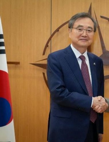 조현 외교부 장관, NATO 사무차장 면담