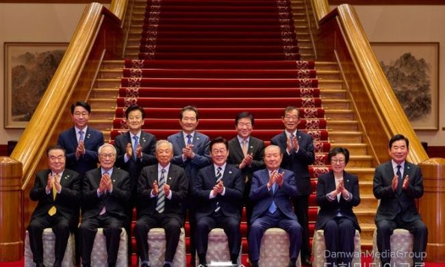 이재명 대통령, 민주당 상임고문과 오찬 간담회