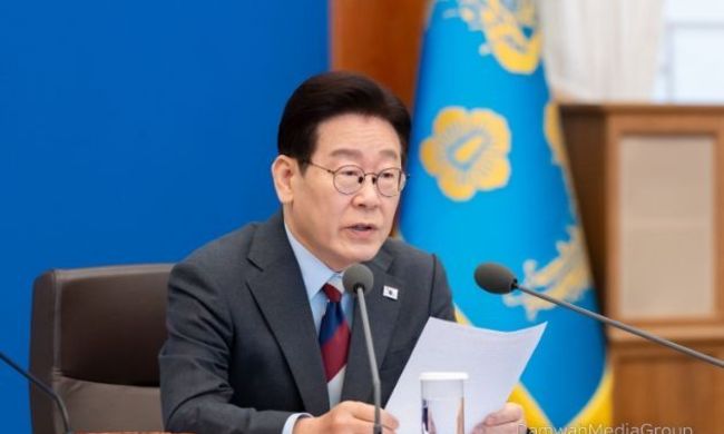 이재명 대통령 "주식·환율 적극 대응…100조 안정 프로그램 신속 집행"