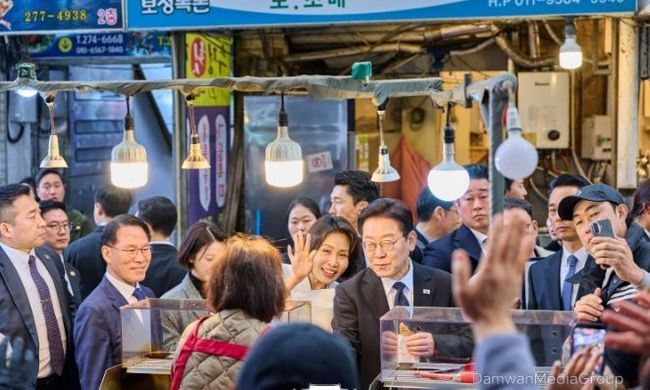 이재명 대통령 부부, 창원 반송시장 방문