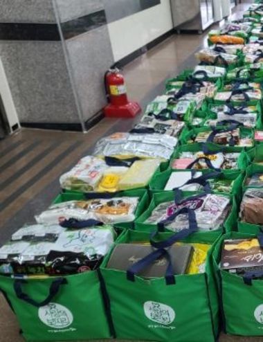 작은 보따리에 담긴 큰 마음, 사랑의 보따리 300개 전달