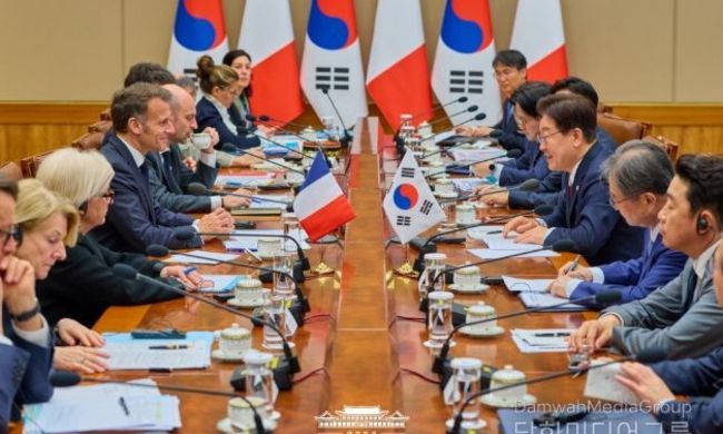 이재명 대통령, 에마뉘엘 마크롱 프랑스 대통령과 정상회담