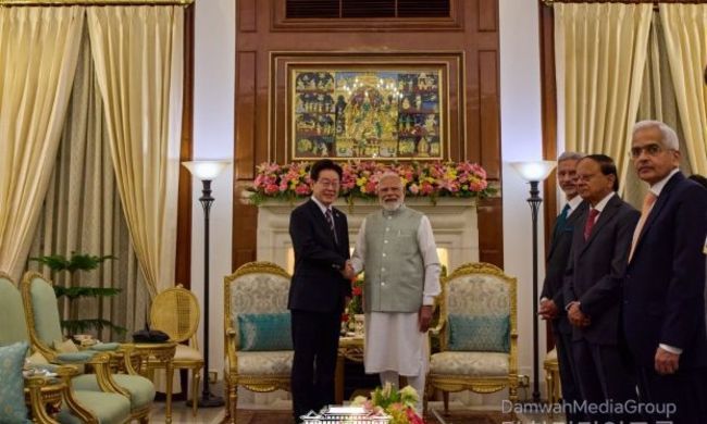 이 대통령-모디 총리 소인수 회담…경제협력 전담반 설치 논의