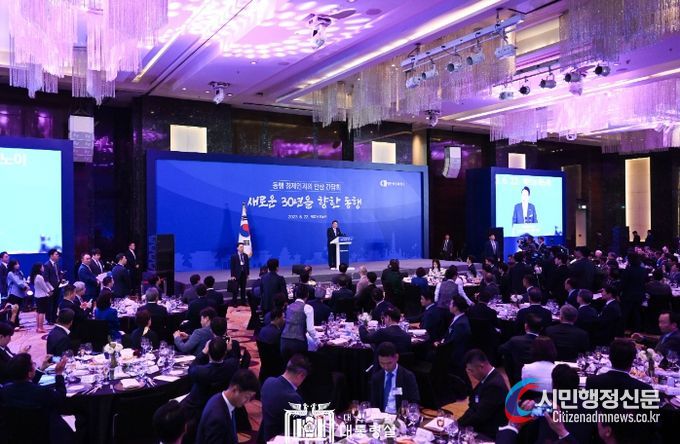 6월 22일 윤석열 대통령 부부는 동행 경제인 만찬 간담회에 참석했다.