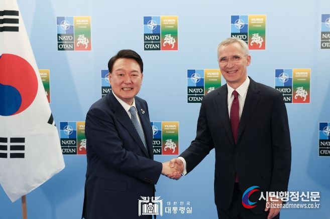 7월 11일 윤석열 대통령은 옌스 스톨텐베르그 NATO 사무총장과 면담을 가졌다.
