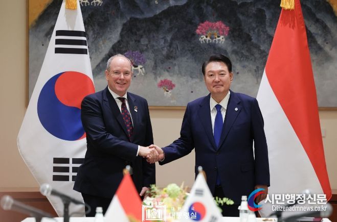9월 19일 윤석열 대통령은 모나코 군주인 알베르 대공과 한-모나코 정상회담을 가졌다.