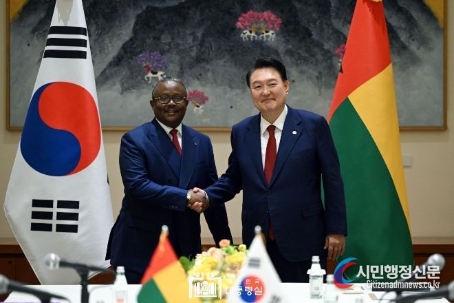 9월 21일 윤석열 대통령은 우마루 시소쿠 엠발로 대통령과 한-기니비사우 정상회담을 가졌다.