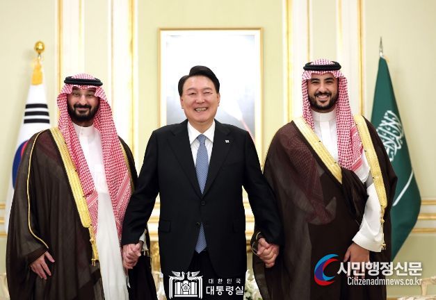 10월 23일 윤석열 대통령은 칼리드 빈 살만 알 사우드 사우디 국방장관과 압둘라 빈 반다르 알 사우드 국가방위부 장관을 접견했다.