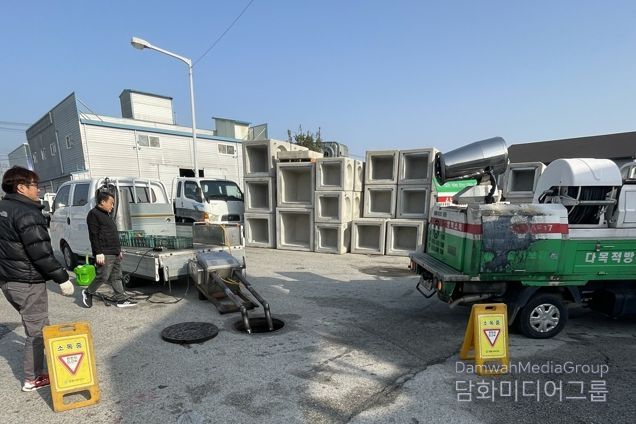 정읍시, 해빙기 유충구제 방역 실시...감염병 예방 총력
