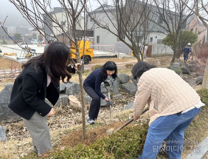 도화꽃 만개한 세종시 고운동 '도화길' 함께 걸어요