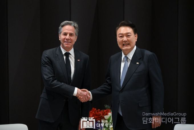 3월 18일 윤석열 대통령은 제3차 민주주의 정상회의 장관급 회의 참석차 방한 중인 「안토니 블링컨(Antony J. Blinken)」 미국 국무장관을 접견했다.