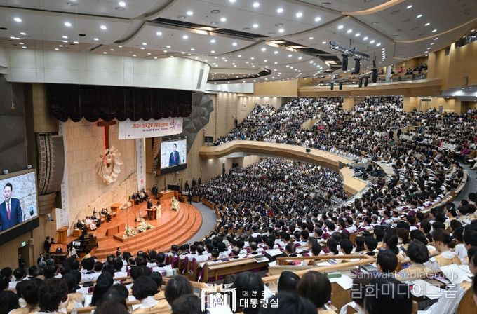 3월 31일 윤석열 대통령은 서울 강동구 명성교회에서 열린 한국교회 부활절 연합예배에 참석했다.