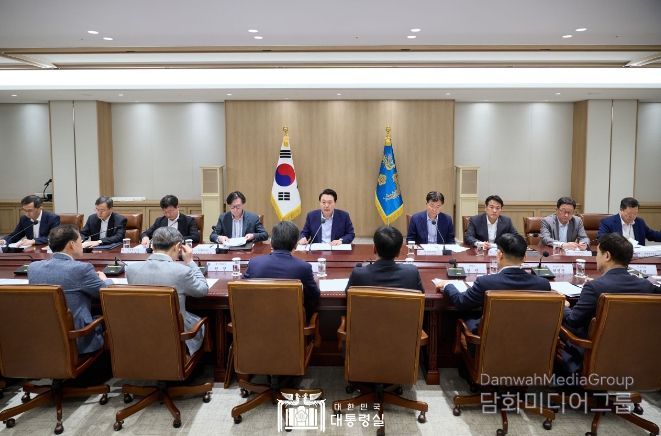 4월 14일 윤석열 대통령은 용산 대통령실에서 「중동 사태에 따른 긴급 경제·안보 회의」를 주재했다.