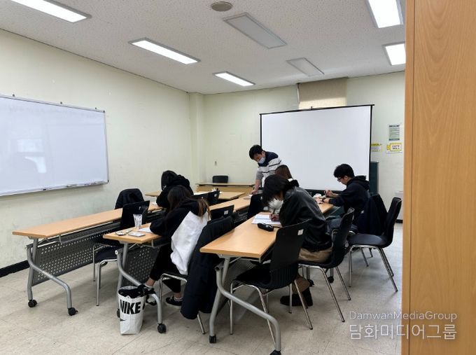 검정고시반 수업 전경(고등과정)