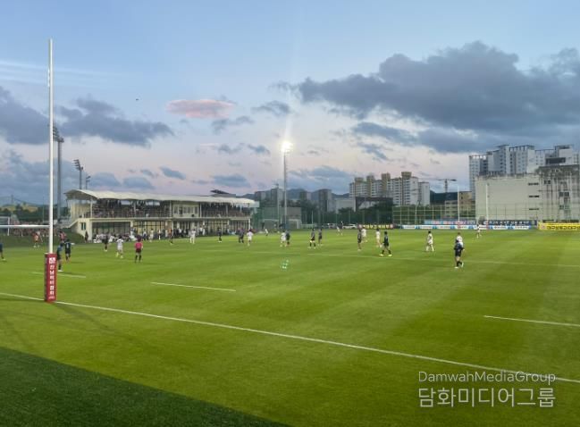 지난 7월, 종합운동장 하멜구장에서 진행 중인 대통령배 종별 럭비대회가 열리고 있다.