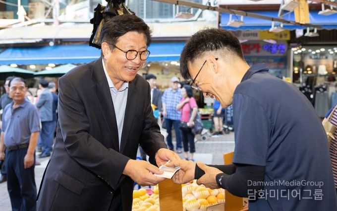 도성훈 인천광역시교육감, 추석 앞두고 전통시장 장보기 행사 참여