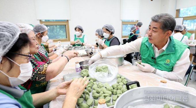 인천시의회 정해권 의장, 추석맞이 송편 나눔 행사 참여