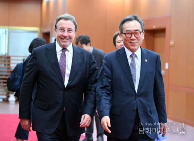 아킴 슈타이너(Achim Steiner) 유엔개발계획 총재와 조태열 외교부 장관