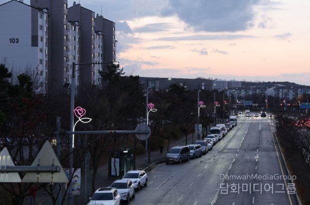 새로운 야경 명소 ‘공항 꽃담길’ 점등으로 인천 중구 영종국제도시를 밝히다