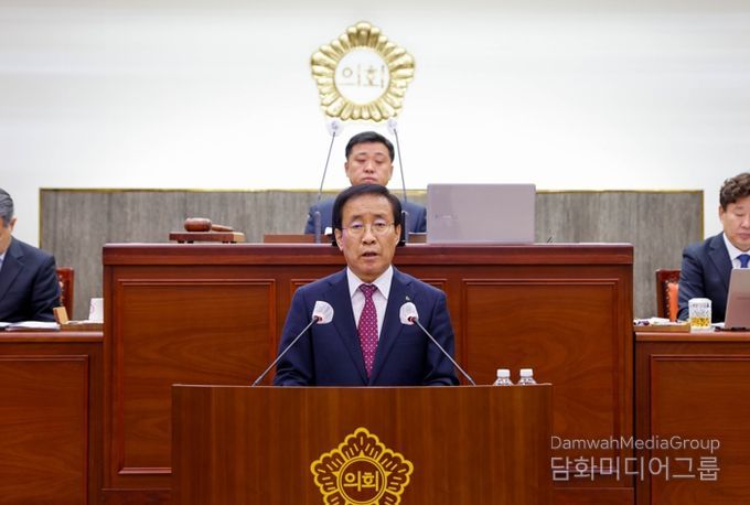 시정연설하는 김문근 군수