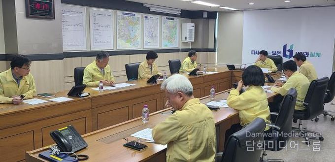 조용익 부천시장이 19일 김동연 경기도지사 주재 ‘풍수해 대비 시·군 대비태세 점검 회의’ 참석 후 관내 여름철 자연재난 대비 추진 상황을 다시 한번 점검했다.