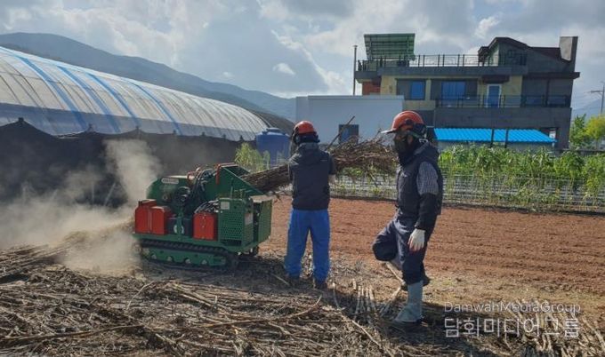 파쇄지원단 파쇄기 운영 중 사진