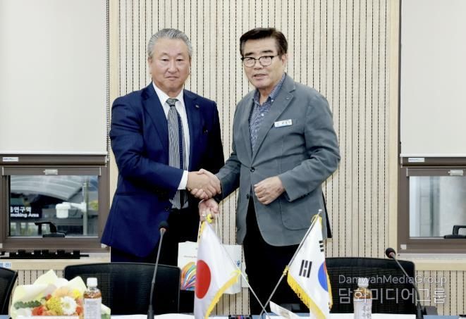 간담회 사진