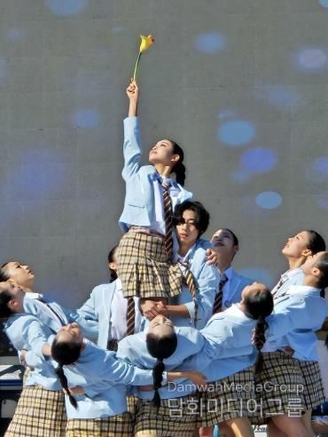 25일 ‘제2회 지역대표공연예술제-무안 네가 꽃’에서 펼쳐진 무대 공연