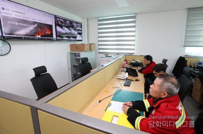 산불방지종합대책본부 가동(무주군 산불대응센터 사진)