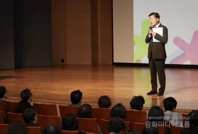 전성수 서초구청장이 23일 14시 심산기념문화센터에서 열린 구민 맞춤형 세무설명회에서 인사말씀하고 있다.