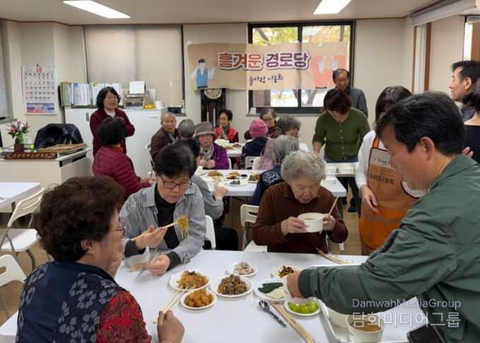 수원시 영통구 늘사랑나눔회, 영통3동‘흥겨운 경로당’어르신들 식사 대접
